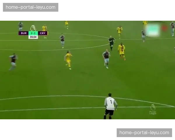 人物聚焦:水晶宫后卫格伊讲述其定位球进攻中头球技术的训练细节 人物聚焦:水晶宫后卫格伊讲述其定位球进攻中头球技术的训练细节