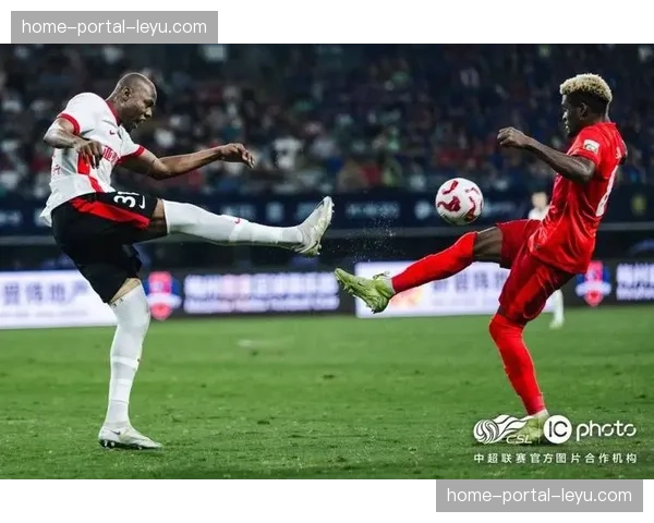 实时:勒沃库森开场闪电进球,随即全员退守,展现领先后的防守纪律 实时:勒沃库森开场闪电进球,随即全员退守,展现领先后的防守纪律